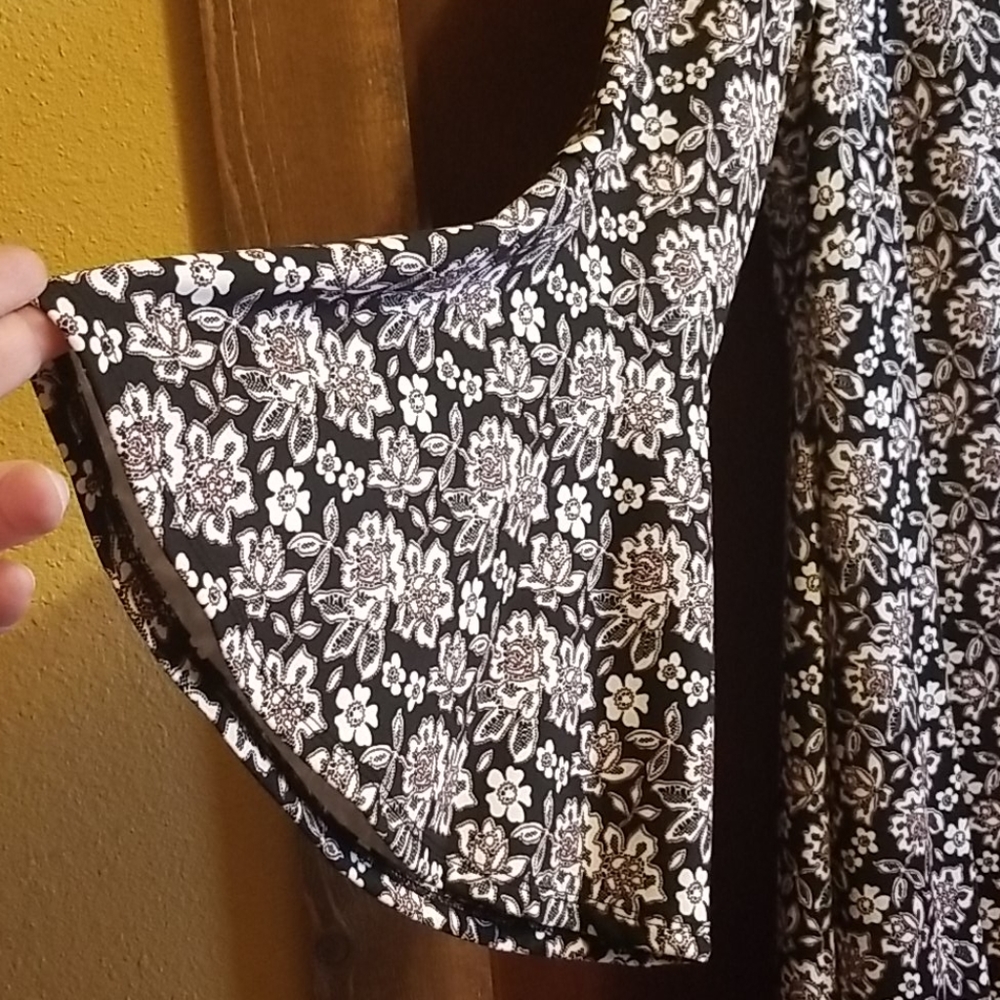 Dress - Picture 2 of 5